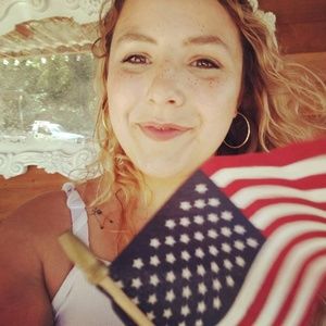 Meet your Posher, Carliee